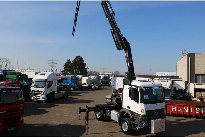 Mercedes-Benz Arocs 2051 + 4X4 + HIAB 302 E6 / JIB 70 X 4 + 10 EXTENTSIONS / NEW!! - Cabeza tractora: foto 3 Mercedes-Benz Arocs 2051 + 4X4 + HIAB 302 E6 / JIB 70 X 4 + 10 EXTENTSIONS / NEW!! - Cabeza tractora: foto 3