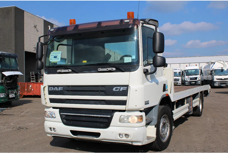 DAF CF 75.310 + HYDROLIC PLATFORM + EURO 5 + REMOTE + MANUAL - Camión portavehículos: foto 4 DAF CF 75.310 + HYDROLIC PLATFORM + EURO 5 + REMOTE + MANUAL - Camión portavehículos: foto 4