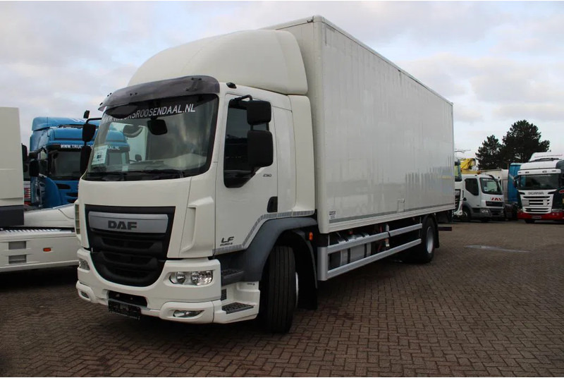 DAF LF 250 + euro 6 + 19T - Camión caja cerrada: foto 2 DAF LF 250 + euro 6 + 19T - Camión caja cerrada: foto 2