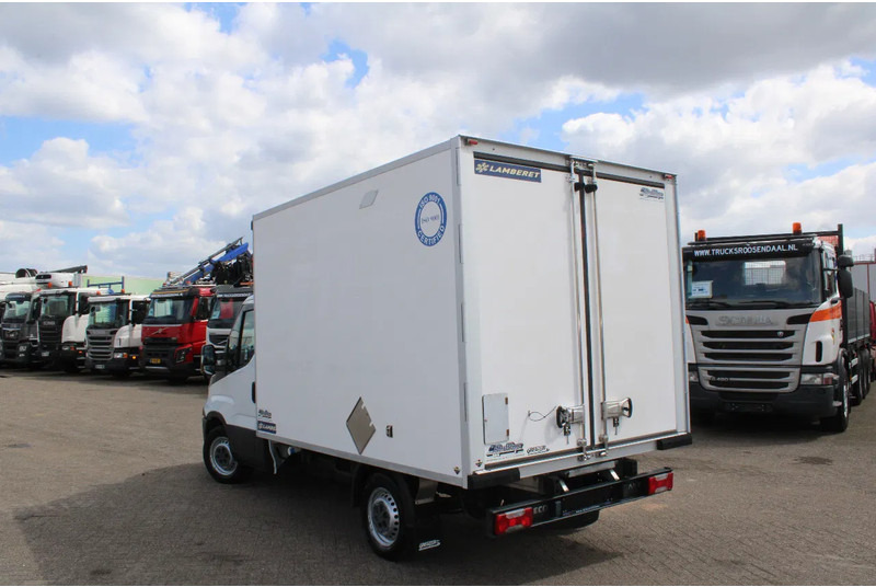Iveco Daily 35S18 + carrier + electric + 3P - Furgoneta frigorifica: foto 4 Iveco Daily 35S18 + carrier + electric + 3P - Furgoneta frigorifica: foto 4