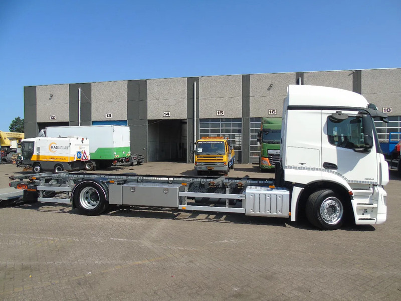 Mercedes-Benz Actros 1924 + lift + euro 6 - Camión portacontenedore/ Intercambiable: foto 3 Mercedes-Benz Actros 1924 + lift + euro 6 - Camión portacontenedore/ Intercambiable: foto 3