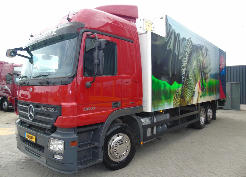 Mercedes-Benz Actros 2641 + CARRIER SUPRA 850 + 6X2 + LIFT + 3 PEDALS - Camión frigorífico: foto 2 Mercedes-Benz Actros 2641 + CARRIER SUPRA 850 + 6X2 + LIFT + 3 PEDALS - Camión frigorífico: foto 2
