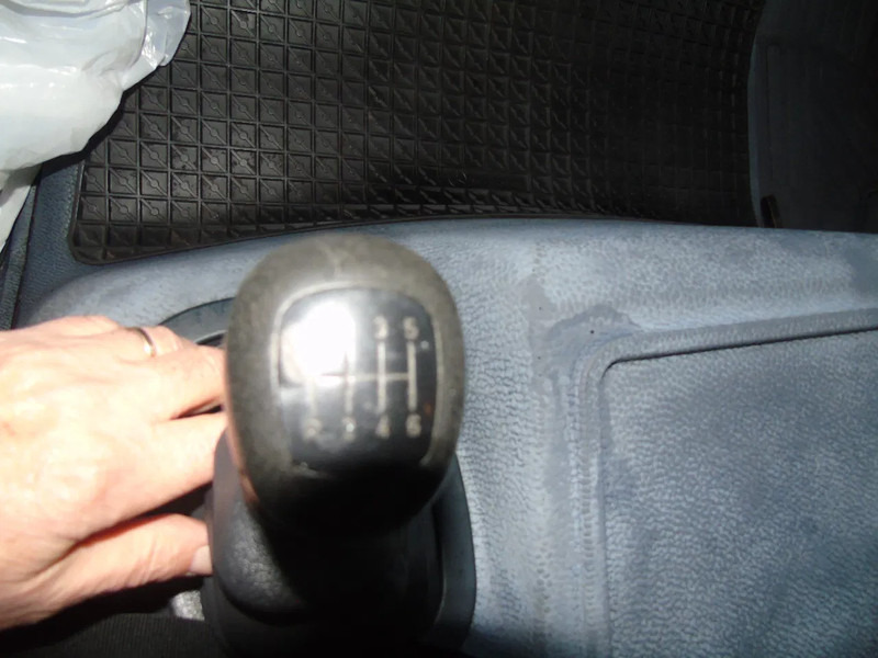 Camión caja cerrada Mercedes-Benz Atego 1218 + MANUAL + LIFT: foto 13 Camión caja cerrada Mercedes-Benz Atego 1218 + MANUAL + LIFT: foto 13