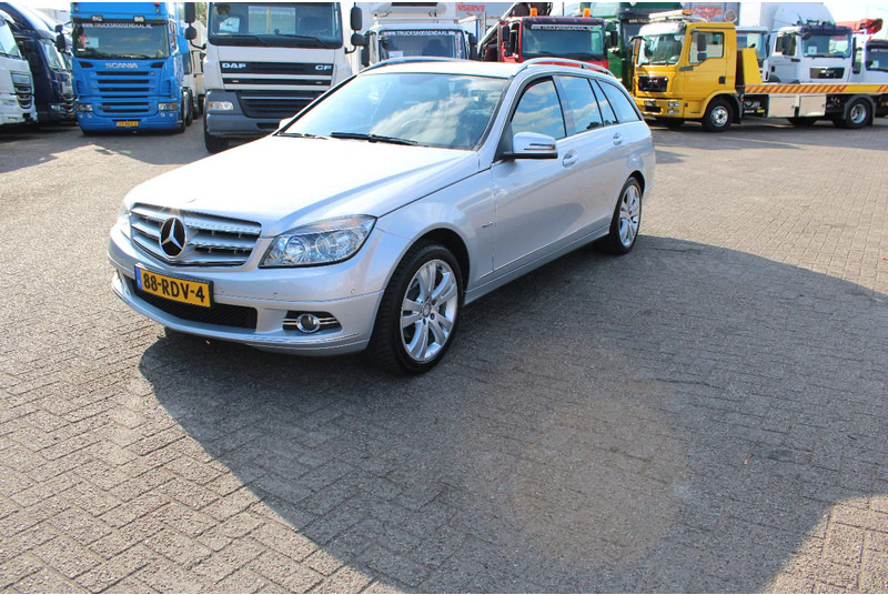 Mercedes-Benz C-Klasse 250 / AUT / CRUISE CONTROL / HEATING - Coche: foto 2 Mercedes-Benz C-Klasse 250 / AUT / CRUISE CONTROL / HEATING - Coche: foto 2