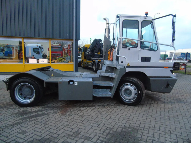 Terberg YT 182 fully funtion + perfect - Tractor industrial: foto 2 Terberg YT 182 fully funtion + perfect - Tractor industrial: foto 2