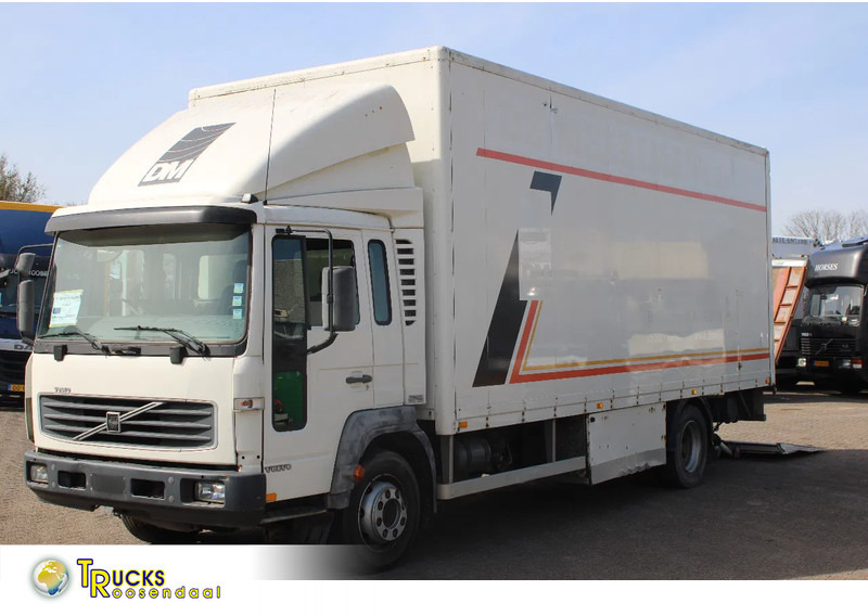 Volvo FL 6.250 +EURO 2 + MANUAL + LIFT - Camión caja cerrada: foto 1 Volvo FL 6.250 +EURO 2 + MANUAL + LIFT - Camión caja cerrada: foto 1