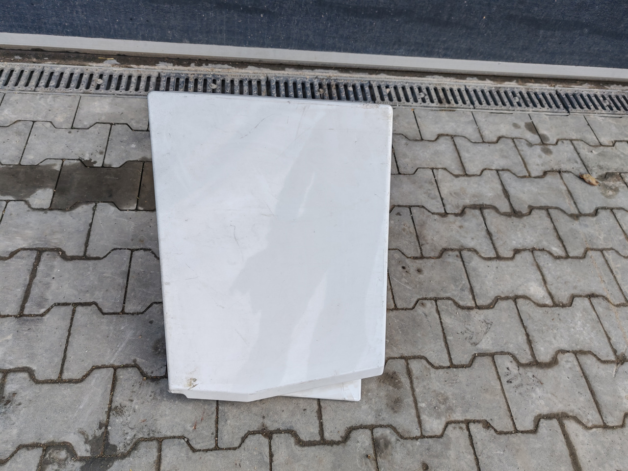 RENAULT RANGE T EURO 6 / HIGH CAB / LEFT SPOILER EXTENDER - Aerodinámica/ Spoiler: foto 2 RENAULT RANGE T EURO 6 / HIGH CAB / LEFT SPOILER EXTENDER - Aerodinámica/ Spoiler: foto 2