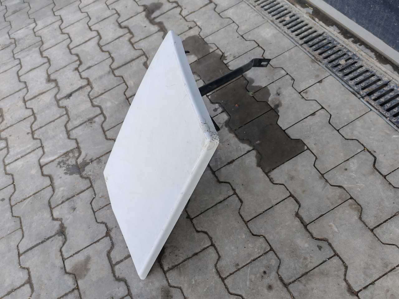 RENAULT RANGE T EURO 6 / HIGH CAB / LEFT SPOILER EXTENDER - Aerodinámica/ Spoiler: foto 3 RENAULT RANGE T EURO 6 / HIGH CAB / LEFT SPOILER EXTENDER - Aerodinámica/ Spoiler: foto 3