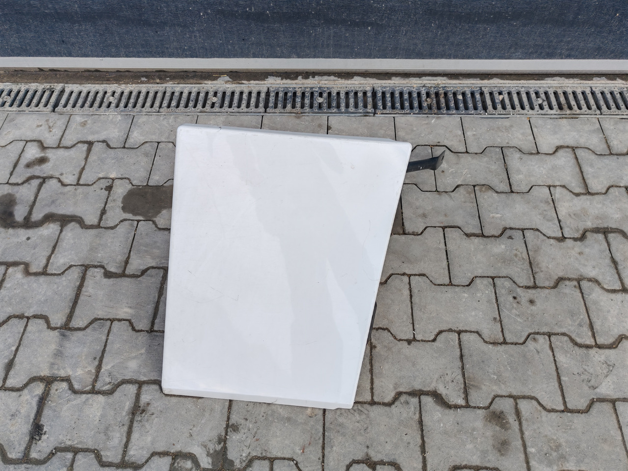 RENAULT RANGE T EURO 6 / HIGH CAB / RIGHT SPOILER EXTENDER - Aerodinámica/ Spoiler: foto 2 RENAULT RANGE T EURO 6 / HIGH CAB / RIGHT SPOILER EXTENDER - Aerodinámica/ Spoiler: foto 2