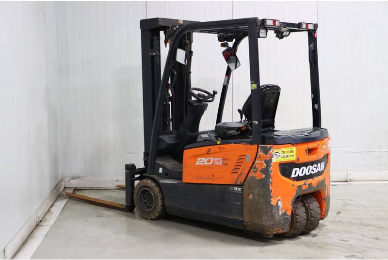 Doosan B20T-7 - Carretilla elevadora eléctrica: foto 5 Doosan B20T-7 - Carretilla elevadora eléctrica: foto 5