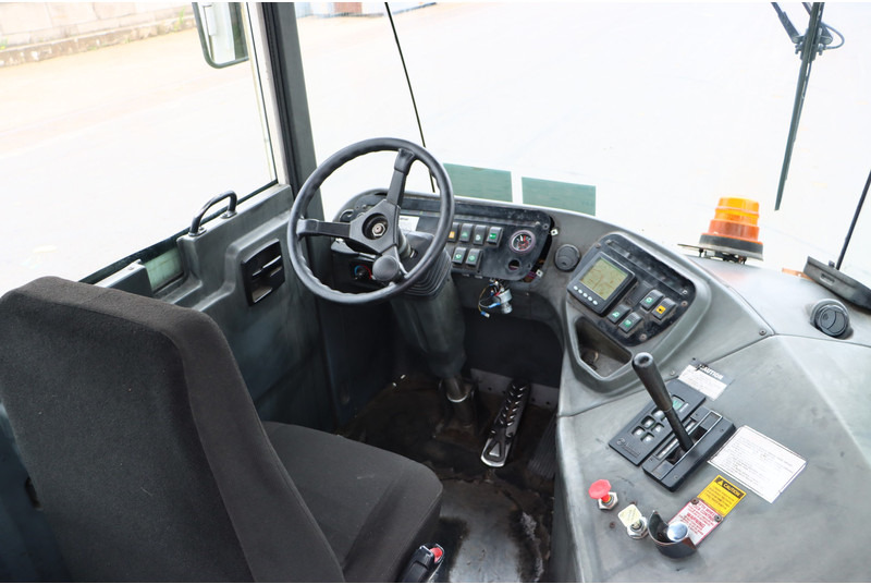 Kalmar TT612D - Tractor industrial: foto 2 Kalmar TT612D - Tractor industrial: foto 2