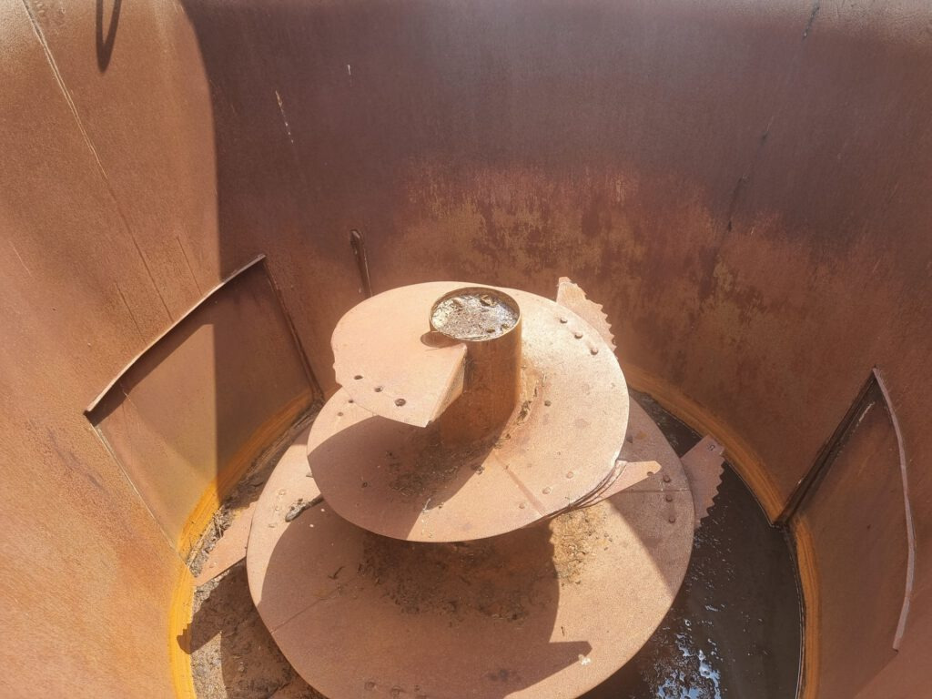 FRASTO Tornado feedwagon 12 m3 - Desensiladora: foto 4 FRASTO Tornado feedwagon 12 m3 - Desensiladora: foto 4