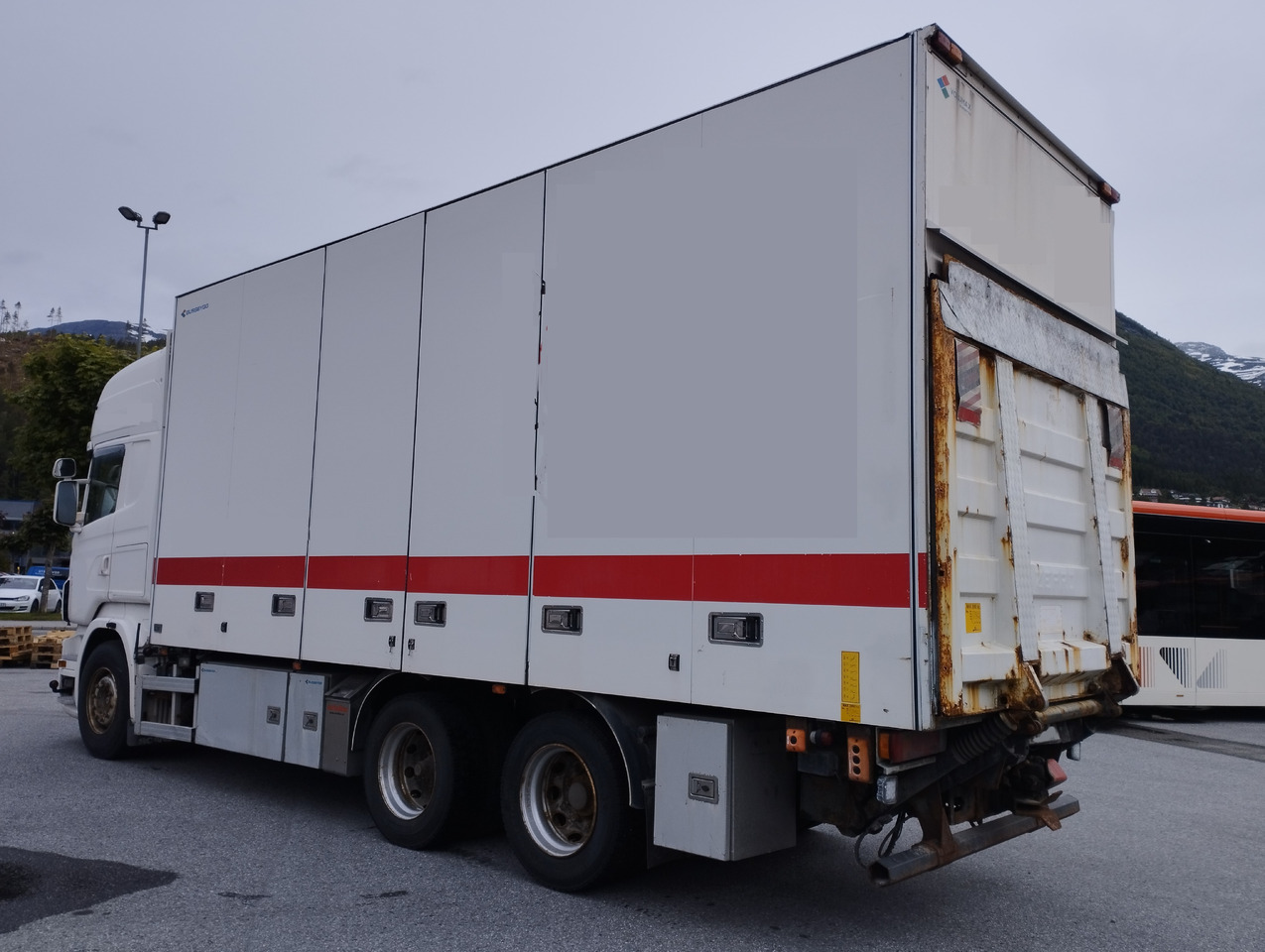 SCANIA R560 6x2,retarder,isolated box - Camión caja cerrada: foto 3 SCANIA R560 6x2,retarder,isolated box - Camión caja cerrada: foto 3
