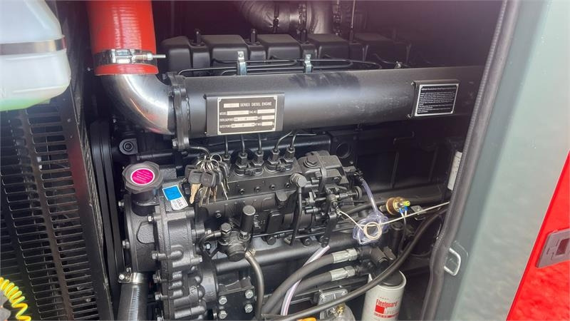 Bauer GFS-120 ATS, 120 kW/150 kVA Fabriksny generator - Generador industriale: foto 4 Bauer GFS-120 ATS, 120 kW/150 kVA Fabriksny generator - Generador industriale: foto 4