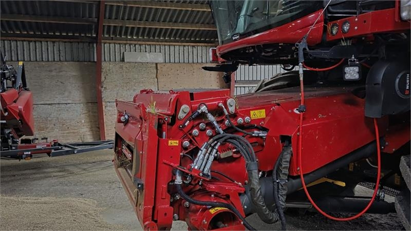 Leasing de Case IH 8250 Axial-Flow med 35fod Varicut skærebord. Dansk  Case IH 8250 Axial-Flow med 35fod Varicut skærebord. Dansk: foto 10
