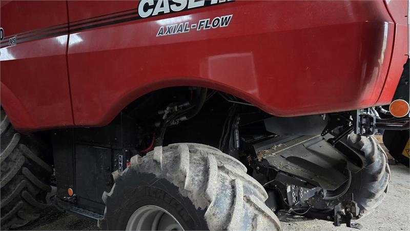 Leasing de Case IH 8250 Axial-Flow med 35fod Varicut skærebord. Dansk  Case IH 8250 Axial-Flow med 35fod Varicut skærebord. Dansk: foto 9
