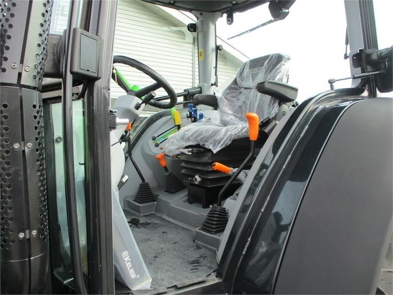 Deutz-fahr Agrofarm 115G New and Unused tractor with 30F+30R - Tractor: foto 5 Deutz-fahr Agrofarm 115G New and Unused tractor with 30F+30R - Tractor: foto 5