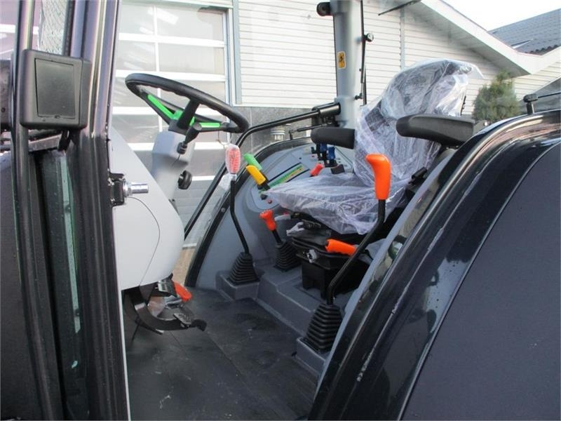 Deutz-fahr Agrofarm 115G with 30F+30R Hi-Lo and CreepGea - Tractor: foto 4 Deutz-fahr Agrofarm 115G with 30F+30R Hi-Lo and CreepGea - Tractor: foto 4