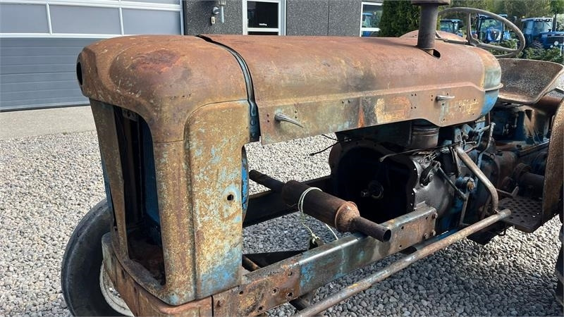 Fordson Major Motoren mangler, men mange god dele. - Tractor: foto 4 Fordson Major Motoren mangler, men mange god dele. - Tractor: foto 4