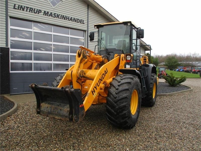 Hyundai 757-9A med 620/75R26 traktor hjul montering på - Cargadora de ruedas: foto 5 Hyundai 757-9A med 620/75R26 traktor hjul montering på - Cargadora de ruedas: foto 5
