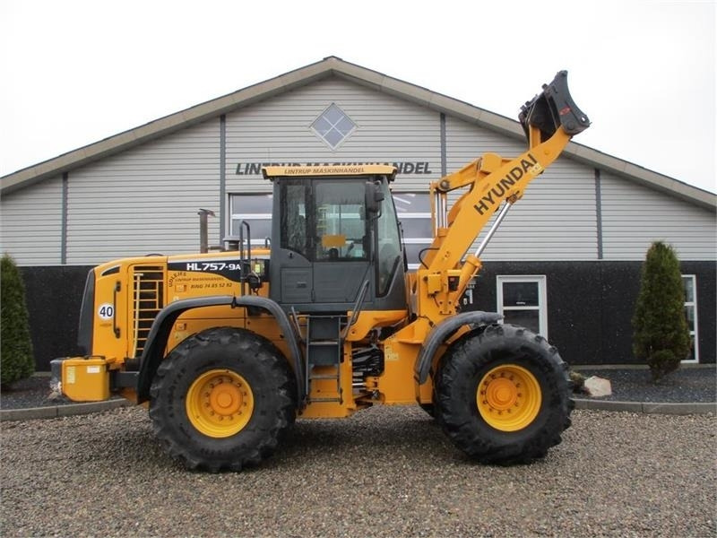 Hyundai 757-9A med 620/75R26 traktor hjul montering på - Cargadora de ruedas: foto 2 Hyundai 757-9A med 620/75R26 traktor hjul montering på - Cargadora de ruedas: foto 2
