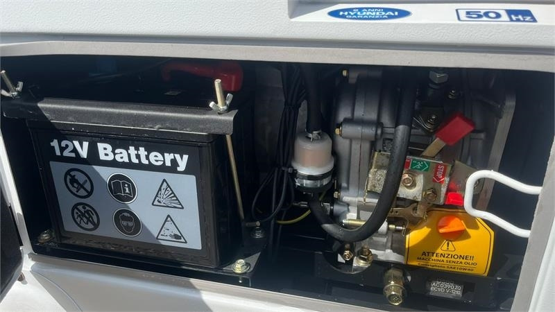 Hyundai DHY8500SE-T 7,0kW diesel - Generador industriale: foto 5 Hyundai DHY8500SE-T 7,0kW diesel - Generador industriale: foto 5