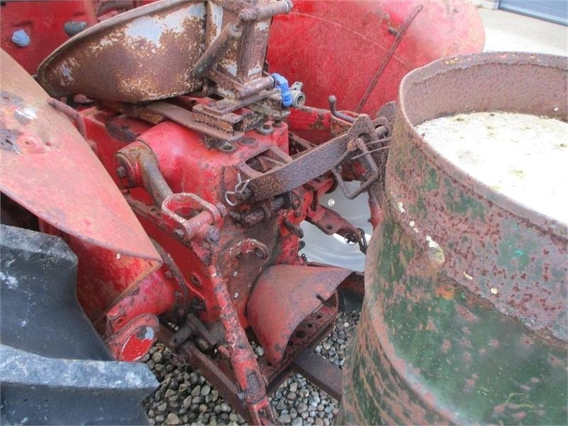 IH 276 Med frontlæsser - Tractor: foto 4 IH 276 Med frontlæsser - Tractor: foto 4
