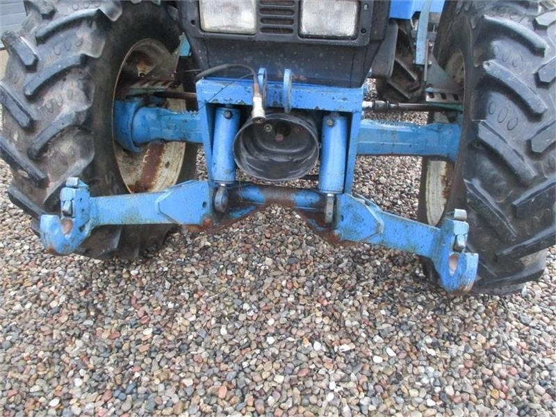 New Holland 8240 SLE Med frontlift og frontPTO - Tractor: foto 4 New Holland 8240 SLE Med frontlift og frontPTO - Tractor: foto 4