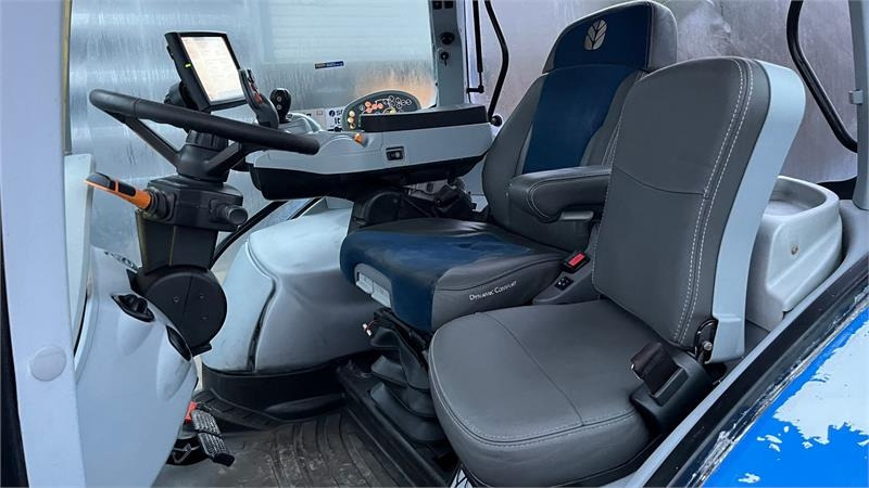 New Holland T7.230 Autocommand med frontlift og nye bagdæk er - Tractor: foto 5 New Holland T7.230 Autocommand med frontlift og nye bagdæk er - Tractor: foto 5