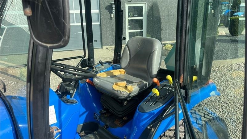 New Holland TC35DA Hydrostat - Tractor: foto 5 New Holland TC35DA Hydrostat - Tractor: foto 5