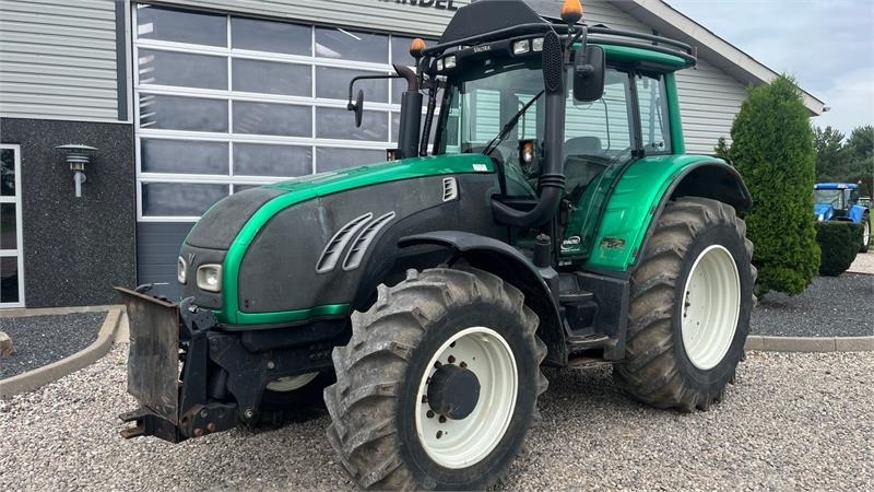 Valtra T202 Direct med skovinddækning og frontlift - Tractor: foto 2 Valtra T202 Direct med skovinddækning og frontlift - Tractor: foto 2