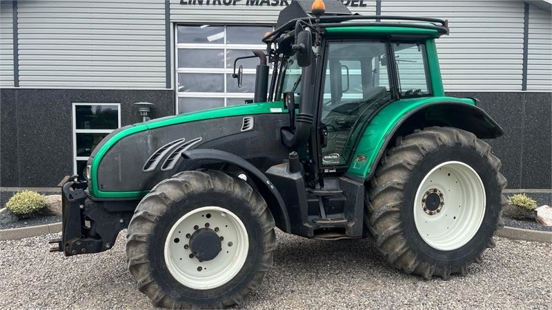 Valtra T202 Direct med skovinddækning og frontlift - Tractor: foto 1 Valtra T202 Direct med skovinddækning og frontlift - Tractor: foto 1