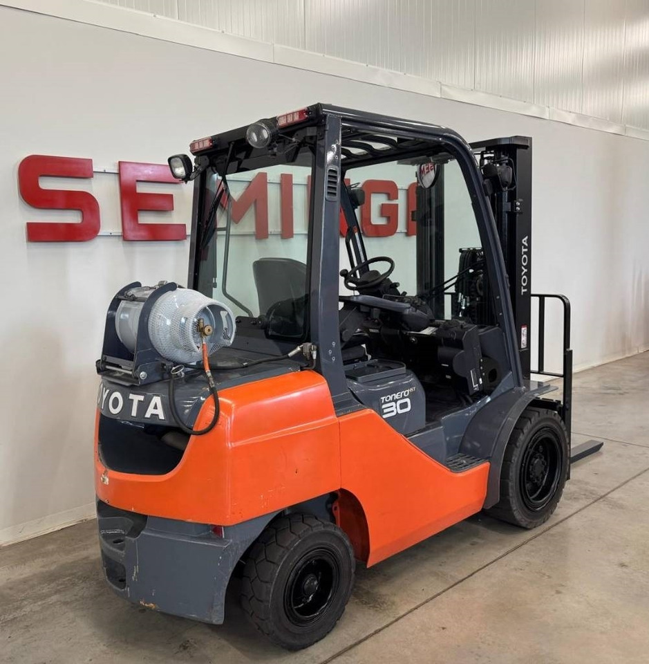 Toyota 10949 06-8FG30F - Carretilla elevadora de gas: foto 3 Toyota 10949 06-8FG30F - Carretilla elevadora de gas: foto 3