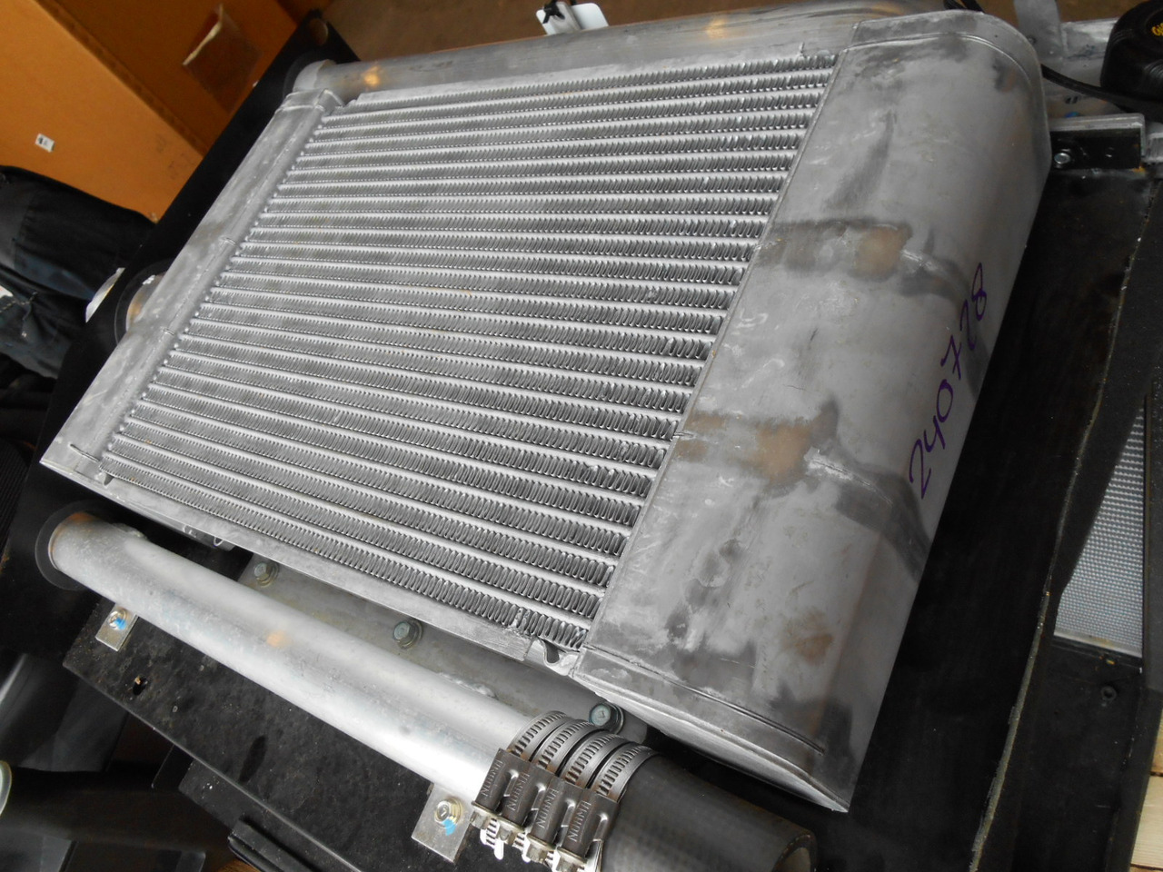 Case 84487933 - Intercooler para Maquinaria de construcción: foto 1 Case 84487933 - Intercooler para Maquinaria de construcción: foto 1
