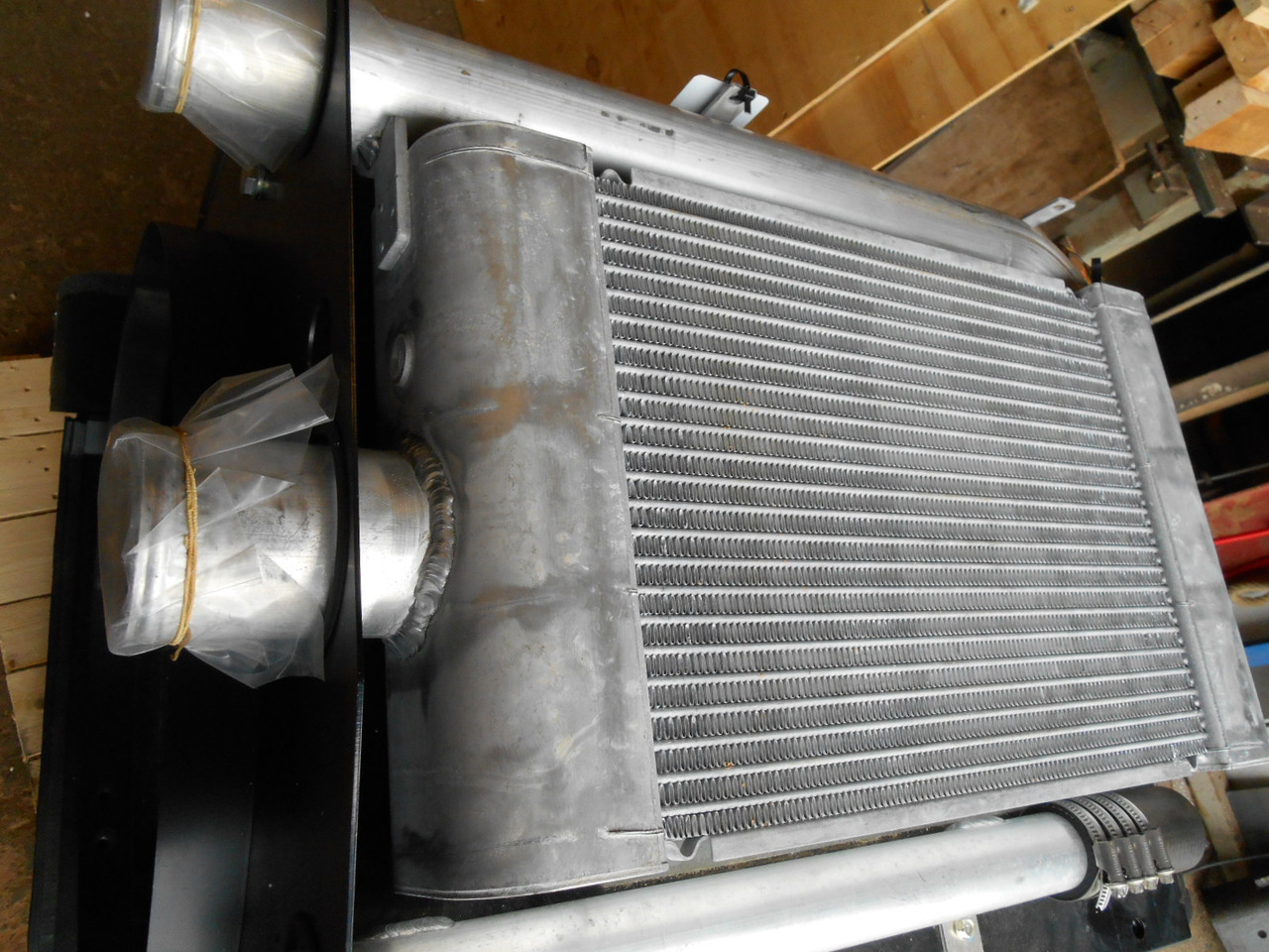 Case 84487933 - Intercooler para Maquinaria de construcción: foto 2 Case 84487933 - Intercooler para Maquinaria de construcción: foto 2