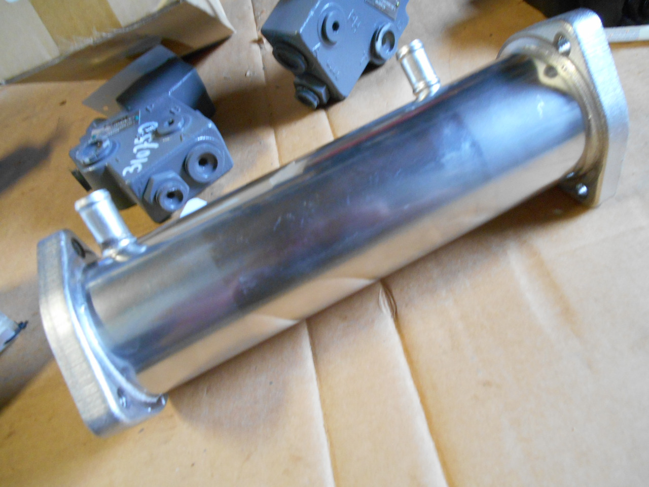 Hitachi 8980281121 - Enfriador EGR para Maquinaria agrícola: foto 5 Hitachi 8980281121 - Enfriador EGR para Maquinaria agrícola: foto 5