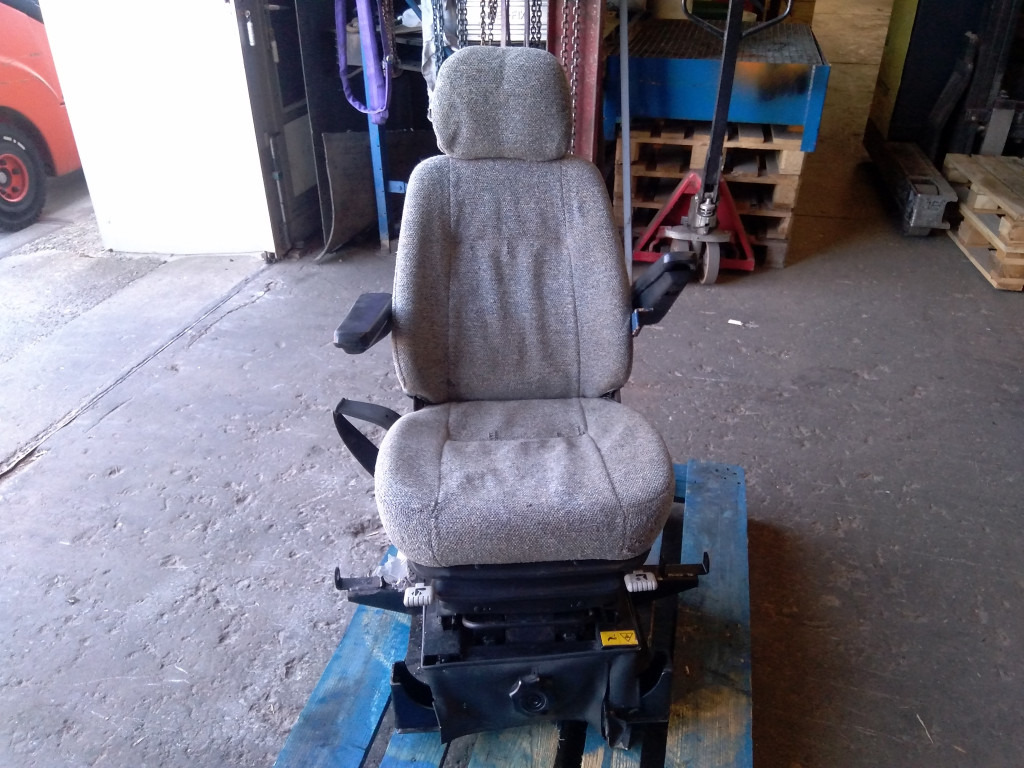 Hitachi EX750-5 - - Asiento para Maquinaria de construcción: foto 1 Hitachi EX750-5 - - Asiento para Maquinaria de construcción: foto 1