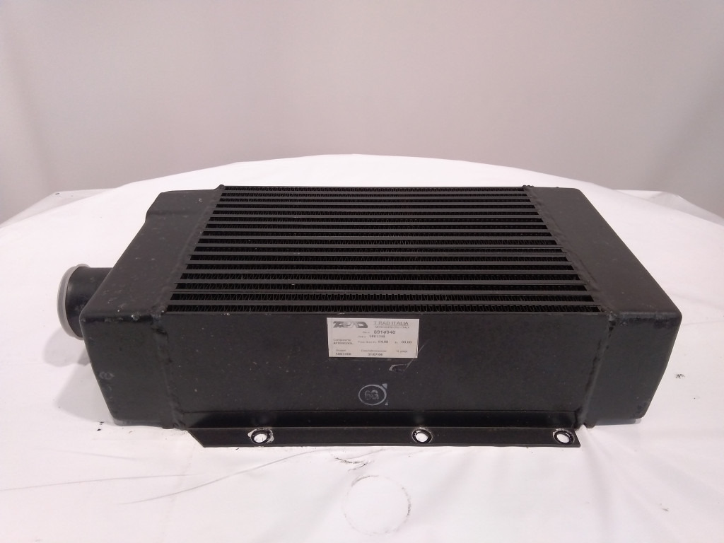 T.Rad 6914940 - Intercooler para Maquinaria de construcción: foto 1 T.Rad 6914940 - Intercooler para Maquinaria de construcción: foto 1