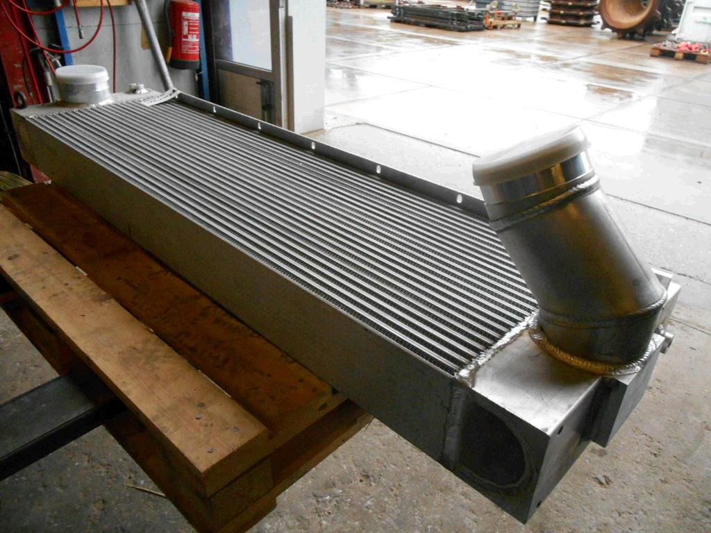 Terex O&K 6002157 - Intercooler para Maquinaria de construcción: foto 3 Terex O&K 6002157 - Intercooler para Maquinaria de construcción: foto 3