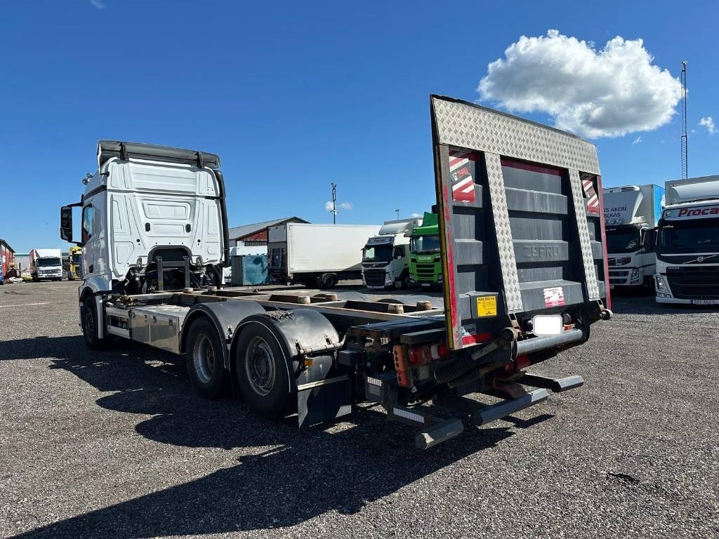 Mercedes-Benz ACTROS 2753 serie 7588 - Camión portacontenedore/ Intercambiable: foto 5 Mercedes-Benz ACTROS 2753 serie 7588 - Camión portacontenedore/ Intercambiable: foto 5