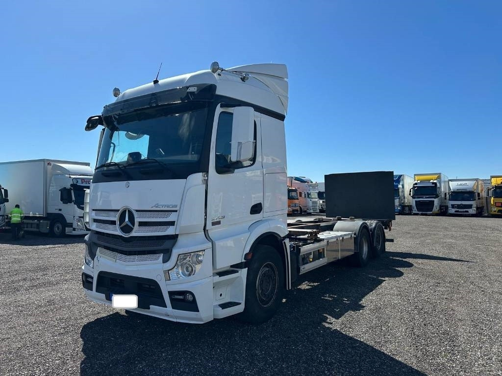 Mercedes-Benz ACTROS 2753 serie 7588 - Camión portacontenedore/ Intercambiable: foto 1 Mercedes-Benz ACTROS 2753 serie 7588 - Camión portacontenedore/ Intercambiable: foto 1