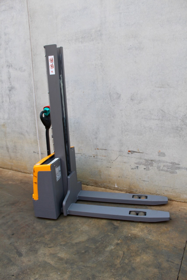 Jungheinrich EJC M10 154 E LI-ION - Apilador: foto 4 Jungheinrich EJC M10 154 E LI-ION - Apilador: foto 4