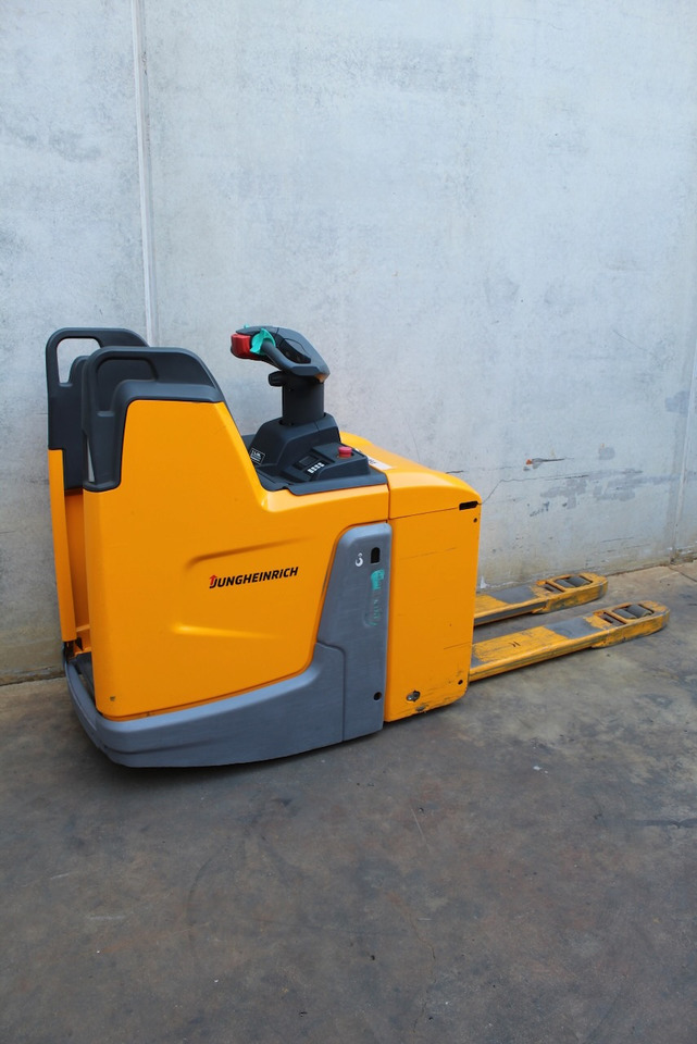 Jungheinrich ERE 225 LI-ION - Transpaleta: foto 3 Jungheinrich ERE 225 LI-ION - Transpaleta: foto 3