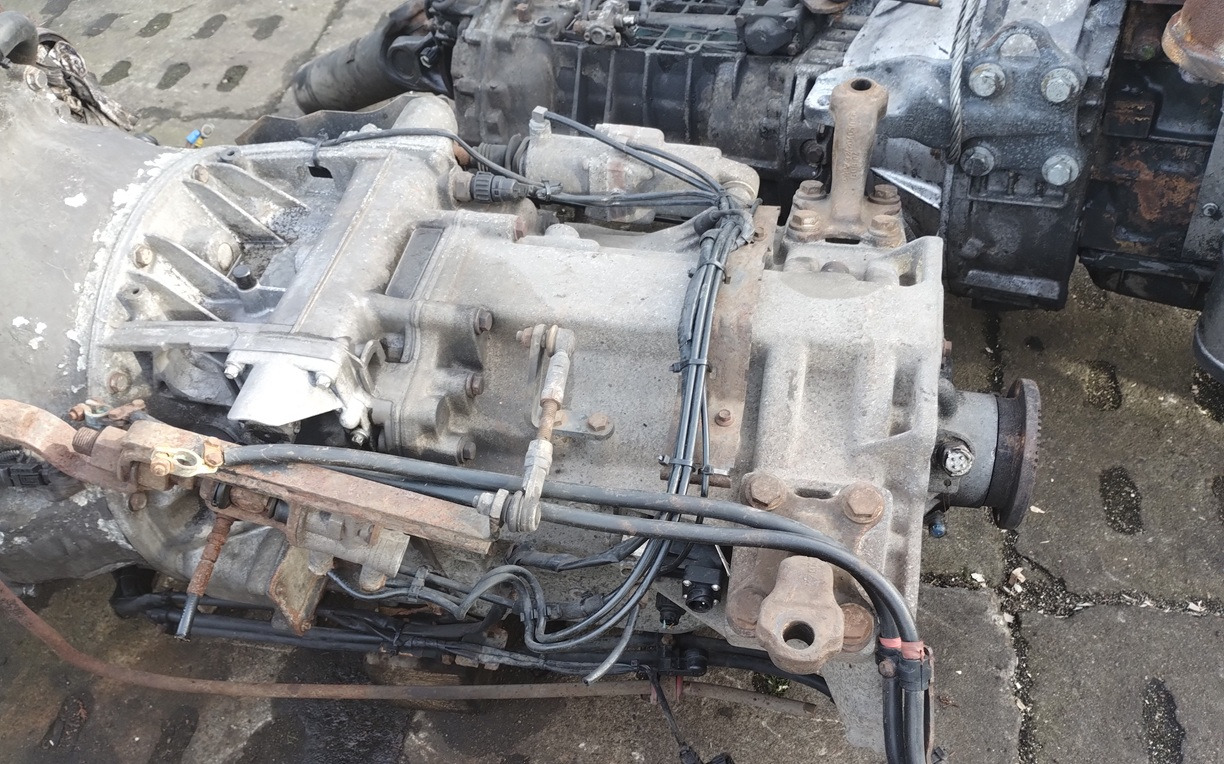 MERCEDES-BENZ Atego G100 823 1223 1323 1523 1528 1823 1828 2528 - Caja de cambios y piezas para Camión: foto 2 MERCEDES-BENZ Atego G100 823 1223 1323 1523 1528 1823 1828 2528 - Caja de cambios y piezas para Camión: foto 2