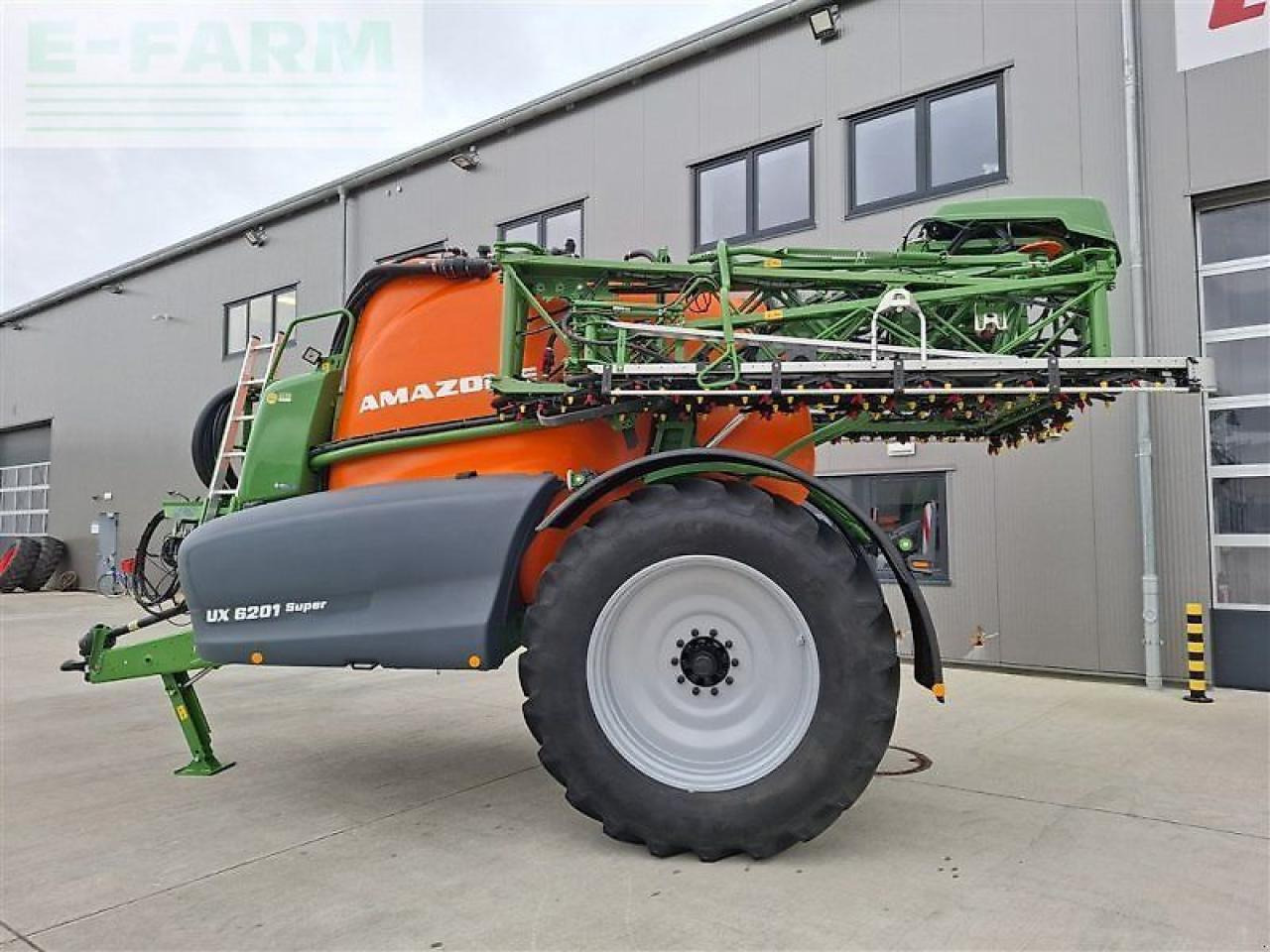 Amazone ux 6201 super - Pulverizador arrastrado: foto 4 Amazone ux 6201 super - Pulverizador arrastrado: foto 4