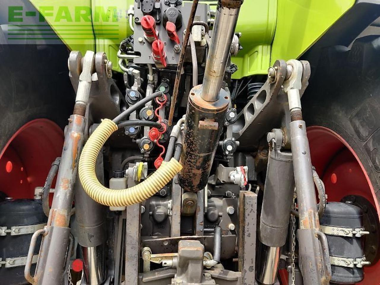 CLAAS axion 810 cmatic CMATIC - Tractor: foto 5 CLAAS axion 810 cmatic CMATIC - Tractor: foto 5