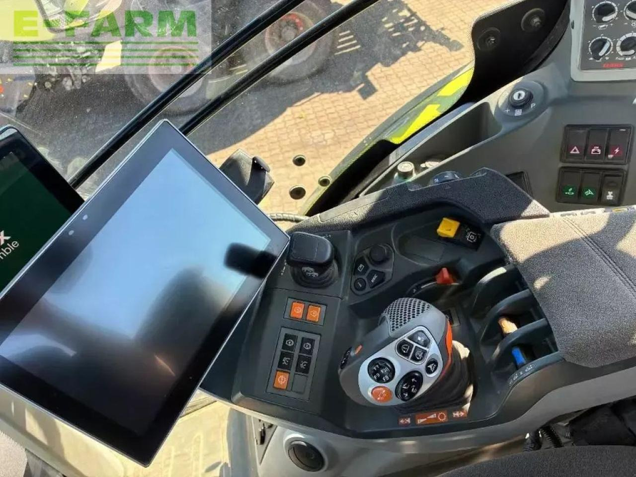 CLAAS axion 830 cmatic CMATIC - Tractor: foto 4 CLAAS axion 830 cmatic CMATIC - Tractor: foto 4