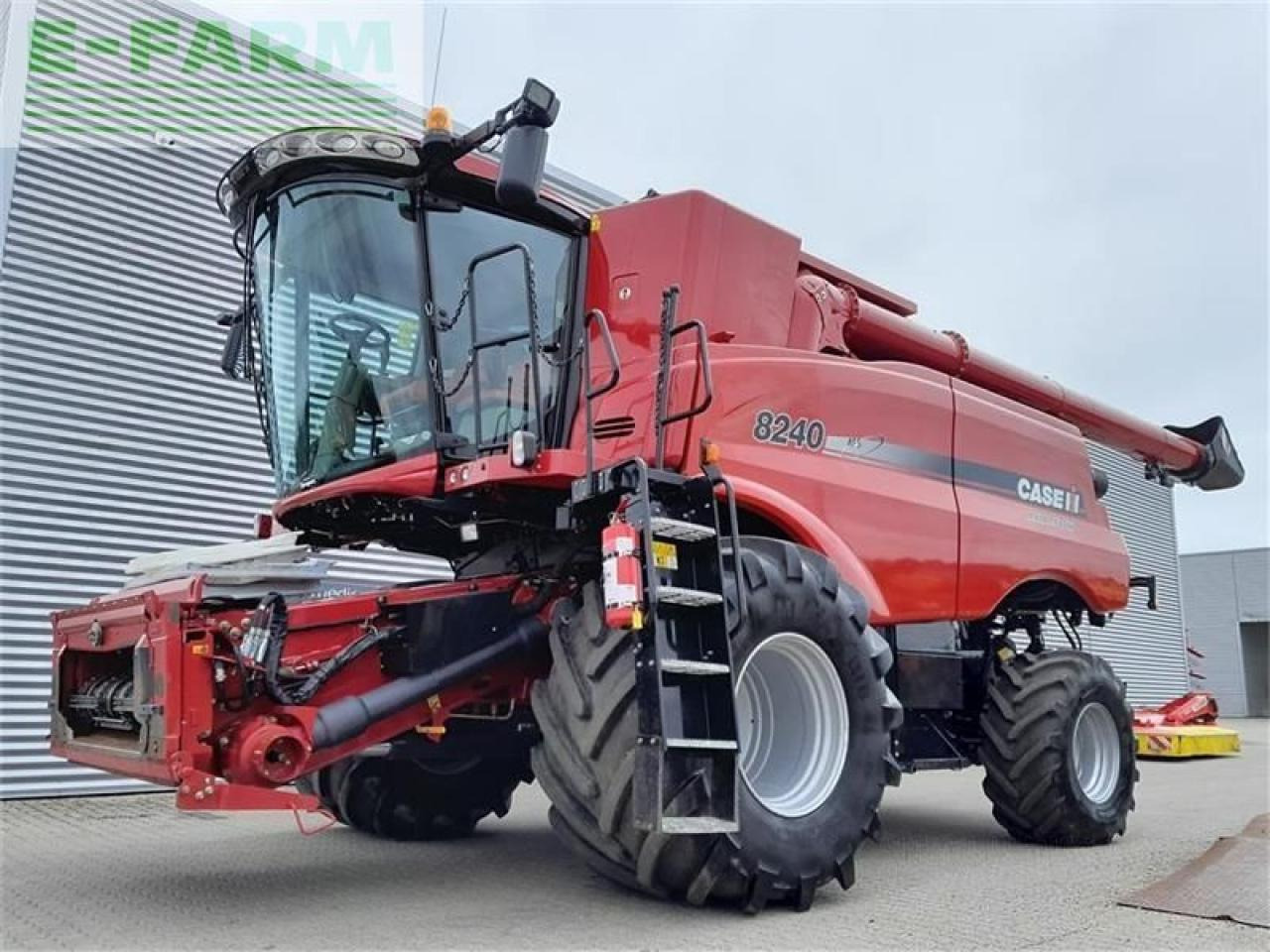 Case-IH axial flow 8240 med 30 fods vario skærebord - Cosechadora de granos: foto 1 Case-IH axial flow 8240 med 30 fods vario skærebord - Cosechadora de granos: foto 1
