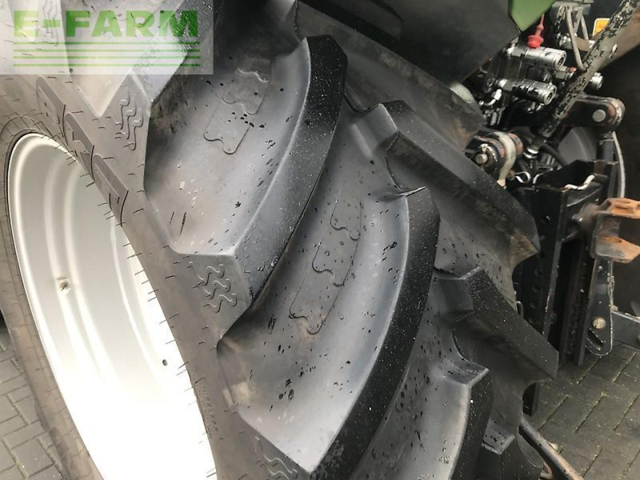 Tractor Deutz-Fahr deutz agrotron ttv430 met brede wielen: foto 16 Tractor Deutz-Fahr deutz agrotron ttv430 met brede wielen: foto 16