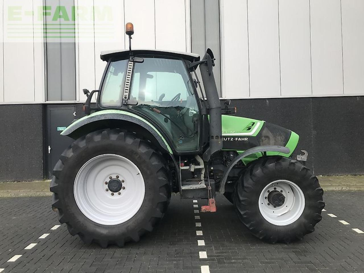 Tractor Deutz-Fahr deutz agrotron ttv430 met brede wielen: foto 7 Tractor Deutz-Fahr deutz agrotron ttv430 met brede wielen: foto 7